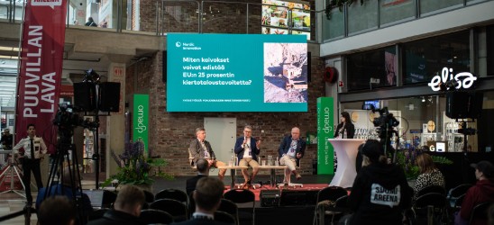 Three men i panel discussion at Soumi Arena